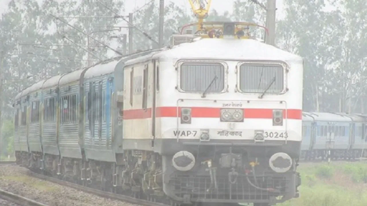 त्योहारों पर रेल यात्रियों को बड़ी राहत! बिहार, MP, राजस्थान के रास्ते चलेंगी 10 स्पेशल ट्रेनें, वंदे भारत स्पेशल का भी तोहफा, देखें रूट और शेड्यूल त्योहारों पर रेल यात्रियों को बड़ी राहत! बिहार, MP, राजस्थान के रास्ते चलेंगी 10 स्पेशल ट्रेनें, वंदे भारत स्पेशल का भी तोहफा, देखें रूट और शेड्यूल