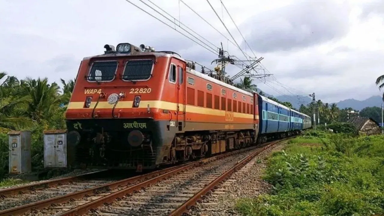 Online train ticket booking- ट्रेन यात्रियों के लिए बड़ी खबर! 1 अक्टूबर 2025 से बदल गए ऑनलाइन टिकट बुकिंग के नियम, आधार वेरिफिकेशन हुआ जरूरी