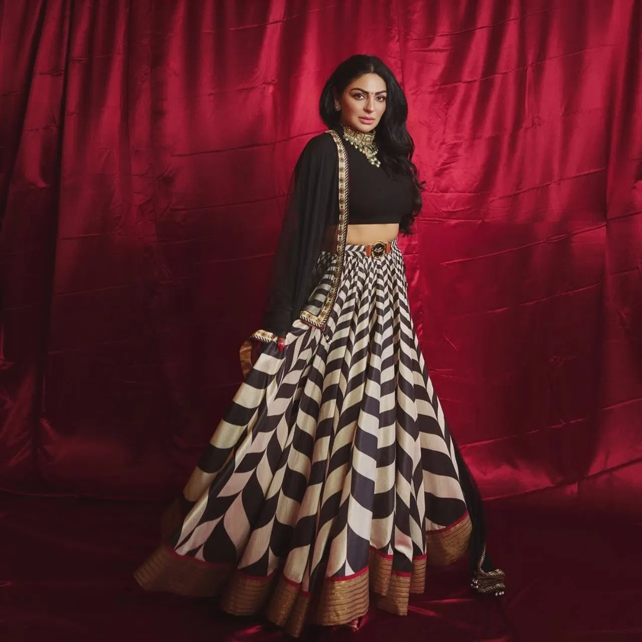 ‘सरदार जी 3’ में दिलजीत की हीरोइन नीरू बाजवा की 7 खूबसूरत तस्वीरें, हर लुक है कमाल