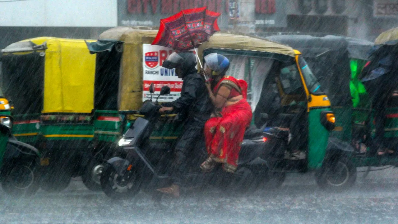 बस 4 दिन और… दिल्ली में आने वाला है मानसून, UP-महाराष्ट्र सहित 15 राज्यों में झमाझम बारिश, पहाड़ों का क्या है हाल?