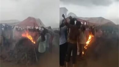 मध्यप्रदेश में खुली सरकार के विकास की पोल, बारिश में तिरपाल के निचे हुआ महिला का अंतिम संस्कार