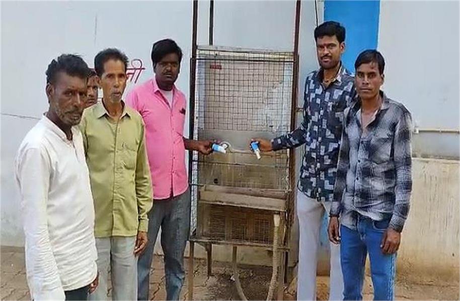 भीषण गर्मी में सरकारी अस्पताल में मरीजों का हाल बेहाल, नहीं मिल रहा पीने का पानी, हर तरफ गंदगी के लगे अंबार