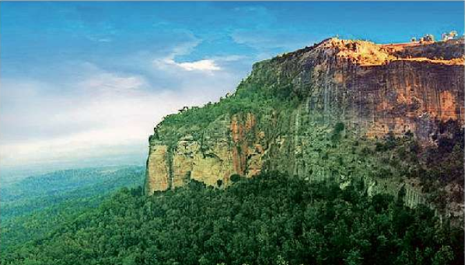 बारिश में आकर्षक और मनमोहक हो जाता है ‘देश का दिल’, नदियां, झरने और वादियां…अद्भुत होता इन पर्यटन स्थलों का दृश्य