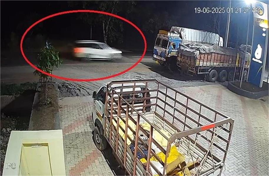 हिट एंड रन : तेज रफ्तार कार ने सड़क किनारे खड़े ट्रक ड्राइवर को कुचला, सीसीसीटी आया सामने