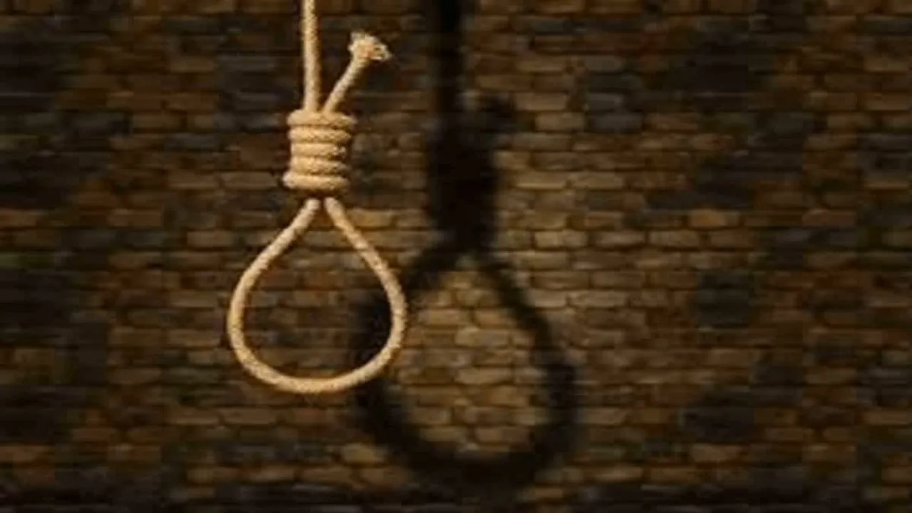 प्रेमिका की इन हरकतों से तंग आकर प्रेमी ने दी जान, इंस्टाग्राम पर बताई सुसाइड की वजह प्रेमिका की इन हरकतों से तंग आकर प्रेमी ने दी जान, इंस्टाग्राम पर बताई सुसाइड की वजह