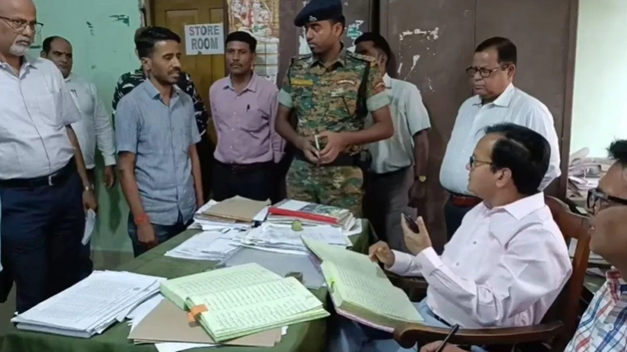 गजब! बिहार की यूनिवर्सिटी में छात्र-छात्राओं को थमाई फर्जी मार्कशीट, VC साहब भी हो गए हैरान