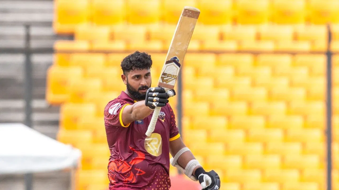 अभिषेक पाठक की तूफानी सेंचुरी, बुंदेलखंड ने जबलपुर को चटाई धूल