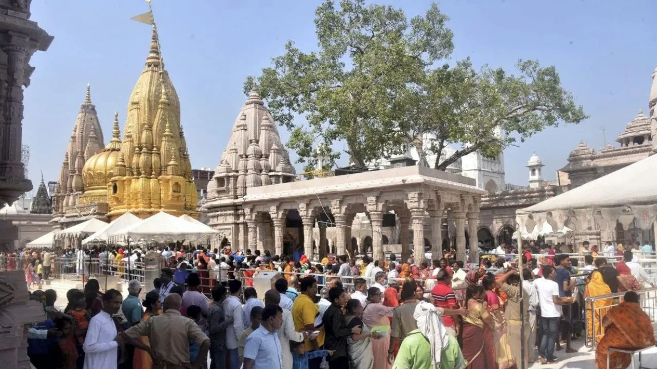 प्रोटोकॉल दर्शन पर रोक, लाइव दर्शन की सुविधा…काशी विश्वनाथ धाम में इस बार सावन को लेकर क्या है तैयारी? प्रोटोकॉल दर्शन पर रोक, लाइव दर्शन की सुविधा…काशी विश्वनाथ धाम में इस बार सावन को लेकर क्या है तैयारी?