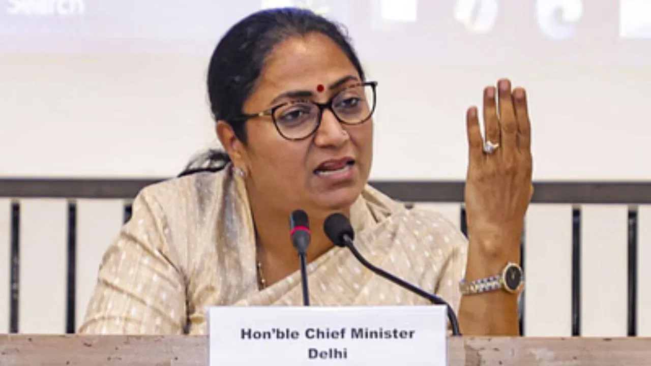 200 से कम कर्मचारी हैं तो बिना परमिशन फैक्ट्री बंद कर सकते हैं मालिक, दिल्ली सरकार के बदले कई नियम 200 से कम कर्मचारी हैं तो बिना परमिशन फैक्ट्री बंद कर सकते हैं मालिक, दिल्ली सरकार के बदले कई नियम