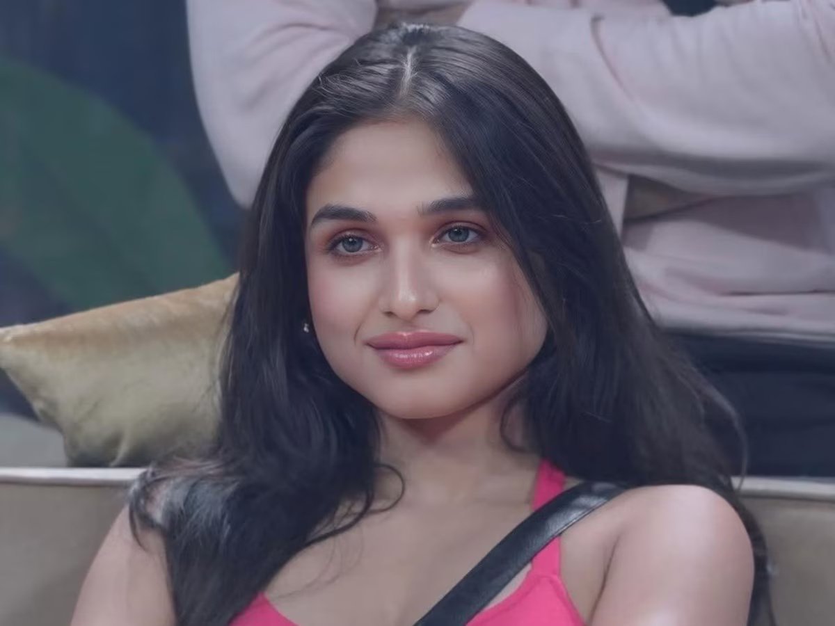 कशिश कपूर के घर से चोरी हुए ₹4.5 लाख कैश, बिग बॉस एक्स कंटेस्टेंट ने इस शख्स के खिलाफ कराई FIR कशिश कपूर के घर से चोरी हुए ₹4.5 लाख कैश, बिग बॉस एक्स कंटेस्टेंट ने इस शख्स के खिलाफ कराई FIR