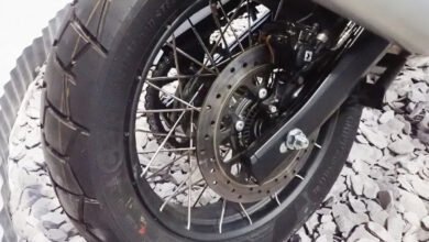 ट्रायम्फ स्क्रैम्बलर के इस वैरिएंट की कीमतों का हुआ खुलासा, ये रॉयल एनफील्ड ट्यूबलेस स्पोक व्हील्स से बहुत कम