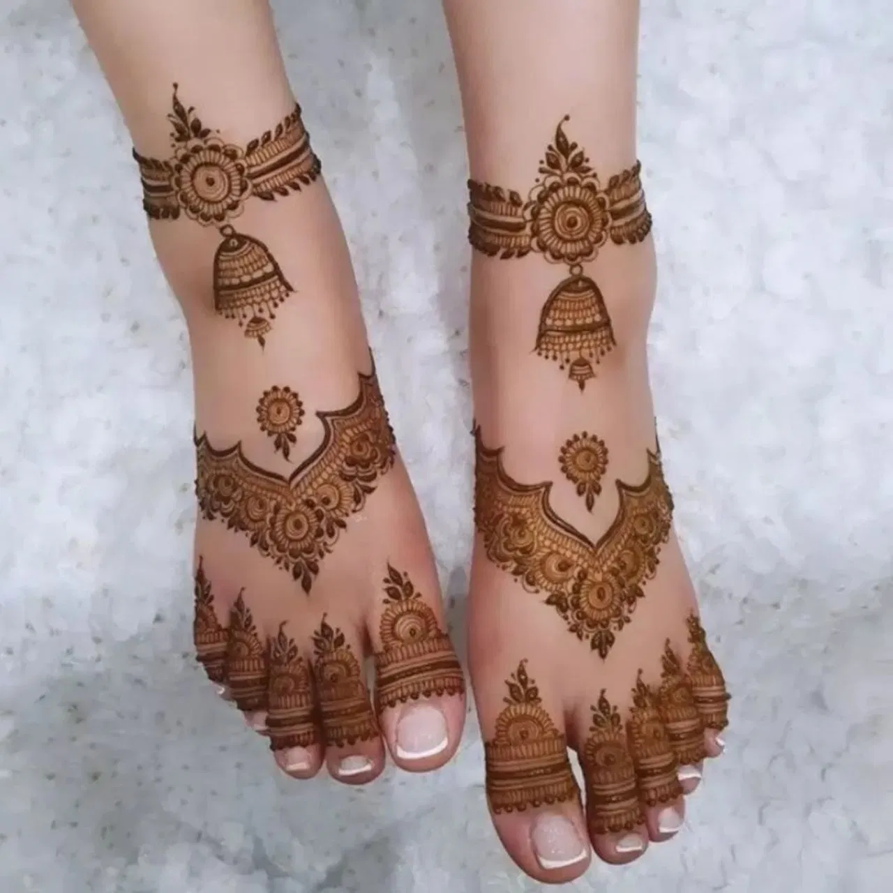 पैरों की खूबसूरती बढ़ाएंगे ये मेहंदी डिजाइन्स, तीज पर करें ट्राई पैरों की खूबसूरती बढ़ाएंगे ये मेहंदी डिजाइन्स, तीज पर करें ट्राई