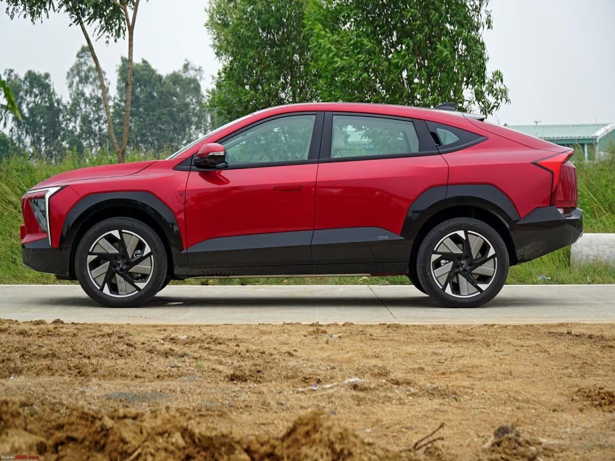 भारत में धड़ल्ले से बिक रही इस ई-कार की खुली पोल! फुल चार्ज पर बस इतना ही दौड़ी; कंपनी का दावा- 656km रेंज