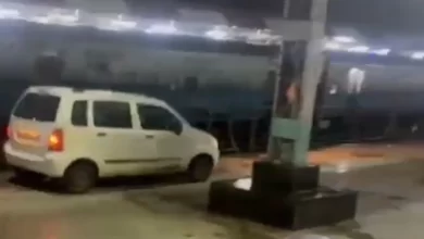 Bhopal में यह क्‍या हो गया! रेलवे प्लेटफार्म पर दौड़ी कार, आरपीएफ देखती रही, देखें वीडियो