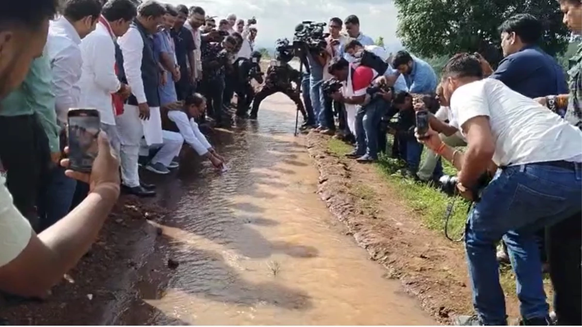 ‘उल्टापानी’ के रहस्य से शिवराज सिंह चौहान भी हैरान, कागज की नाव चलाकर जानी सच्चाई, VIDEO वायरल