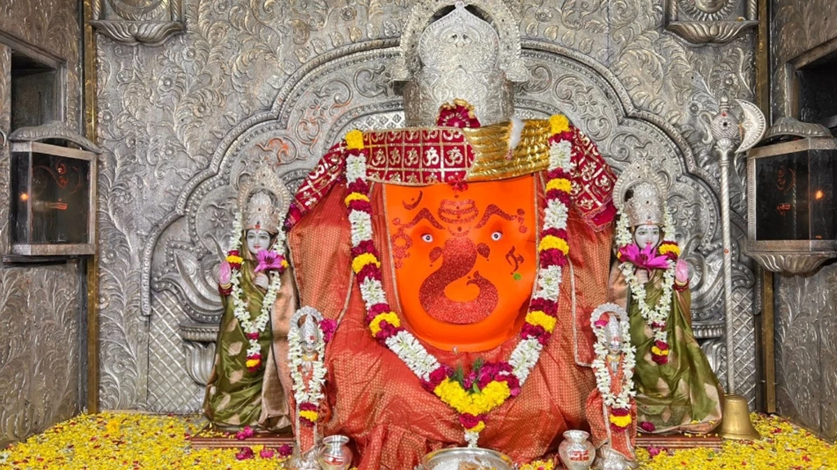 अब छह किलो के स्वर्ण मुकुट से दमकेगी इंदौर के खजराना गणेश की आभा अब छह किलो के स्वर्ण मुकुट से दमकेगी इंदौर के खजराना गणेश की आभा