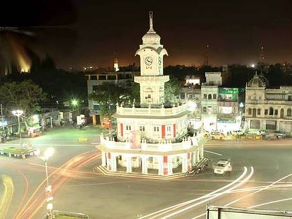 महाकाल की नगरी उज्जैन में होटल मालिकों के नाम बोर्ड पर सार्वजनिक करने की मांग उठी
