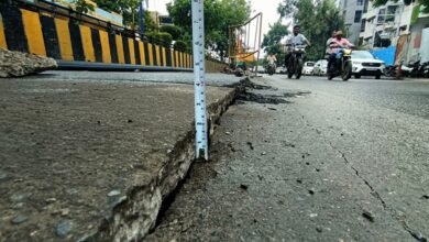 इंदौर में ये कैसी इंजीनियरिंग, एक साल में धंस गई 25 साल की गारंटी वाली सड़क