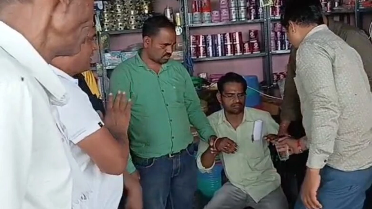 छत्तीसगढ़ के मुंगेली में स्वास्थ्य विभाग का एकाउंटेंट 54 हजार की रिश्वत लेते रंगे हाथ गिरफ्तार छत्तीसगढ़ के मुंगेली में स्वास्थ्य विभाग का एकाउंटेंट 54 हजार की रिश्वत लेते रंगे हाथ गिरफ्तार