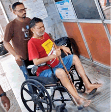 छत्तीसगढ़ के सबसे बड़े सरकारी अस्पताल की ‘व्यवस्था बीमार’…मरीज अपने हाथ में यूरिन बैग लेकर भटकने को मजबूर