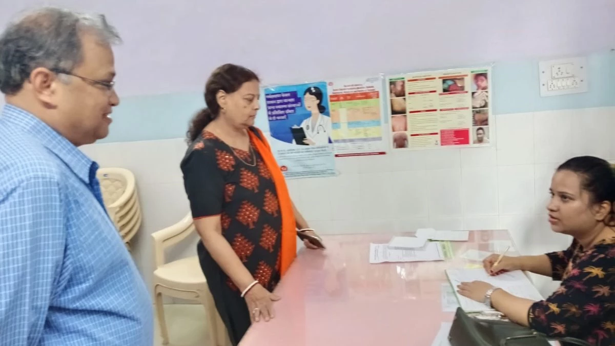 हेल्थ सेंटर की शर्मनाक हरकत! पद्मश्री प्राप्त डॉक्टर की पत्नी को नहीं लगाया रेबीज का टीका, भटकता रहा परिवार हेल्थ सेंटर की शर्मनाक हरकत! पद्मश्री प्राप्त डॉक्टर की पत्नी को नहीं लगाया रेबीज का टीका, भटकता रहा परिवार