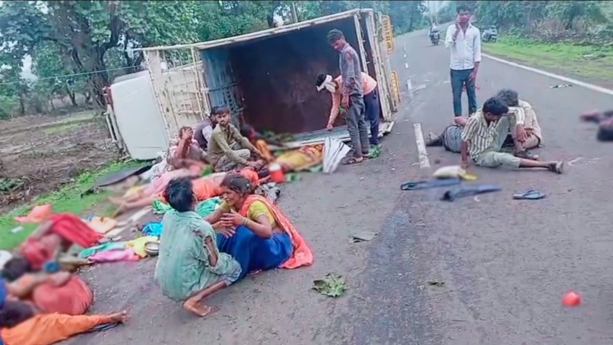 रायसेन जिले में धान लगाने जा रहे मजदूरों से भरा पिकअप पलटा, 28 घायल… 5 गंभीर भोपाल रेफर रायसेन जिले में धान लगाने जा रहे मजदूरों से भरा पिकअप पलटा, 28 घायल… 5 गंभीर भोपाल रेफर