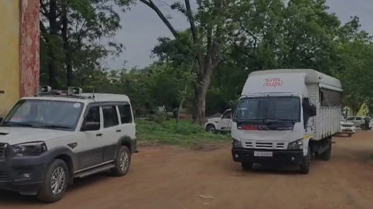 राज्य में अवैध रूप से रह रहे बांग्लादेशियों को किया जा रहा डिपोर्ट, रायपुर पुलिस रवाना