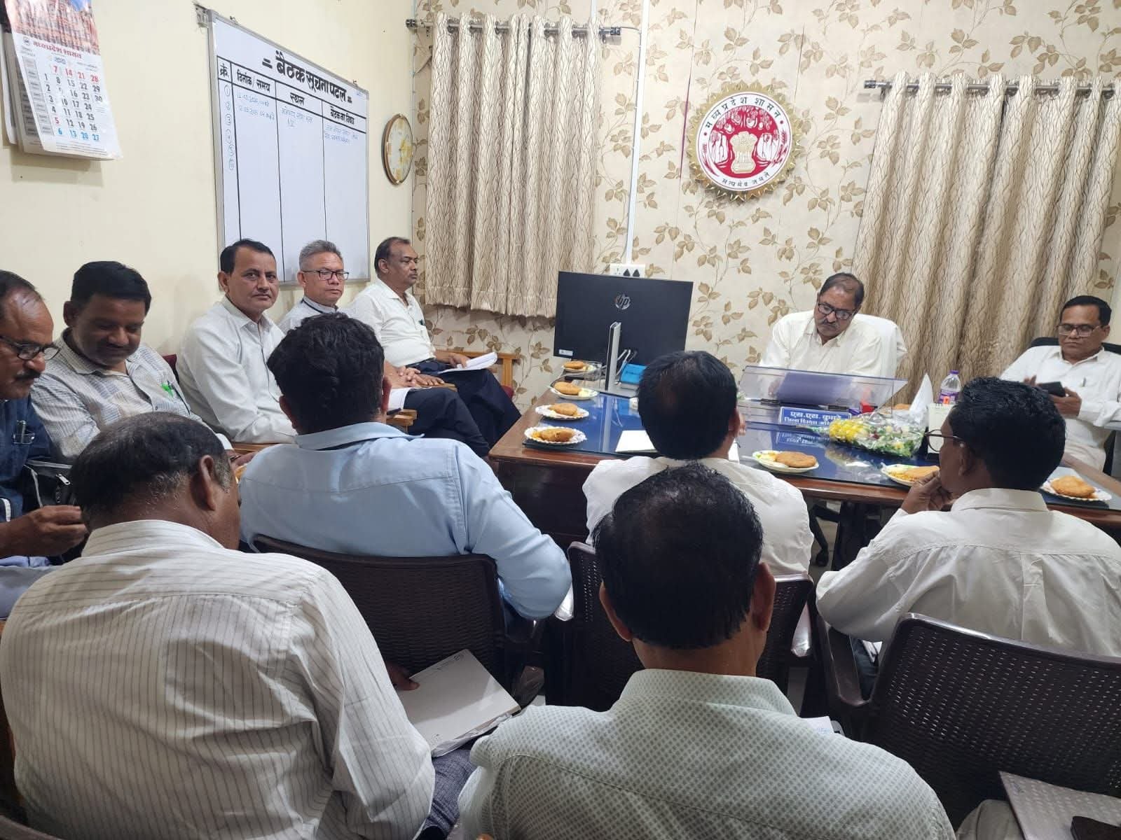 School News: निरीक्षण में नदारद मिले प्रिंसिपल, जेडी ने दिए वेतन रोकने के निर्देश School News: निरीक्षण में नदारद मिले प्रिंसिपल, जेडी ने दिए वेतन रोकने के निर्देश