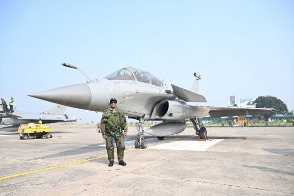 राष्ट्रपति द्रौपदी मुर्मू ने फ्लाइट सूट पहनकर भरी ऐतिहासिक राफेल उड़ान,अंबाला से जेट में हुईं सवार