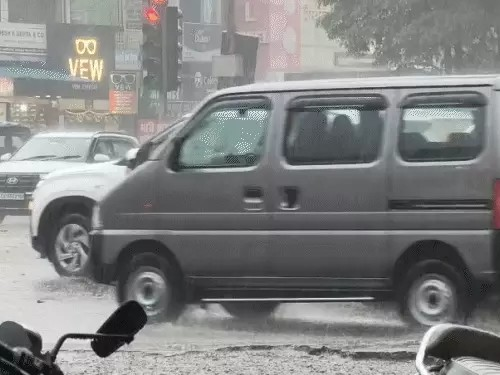 चक्रवात मोन्था का असर: अंबिकापुर-रायगढ़ में बारिश, बस्तर में तेज हवाएं; किसानों की बढ़ी चिंता