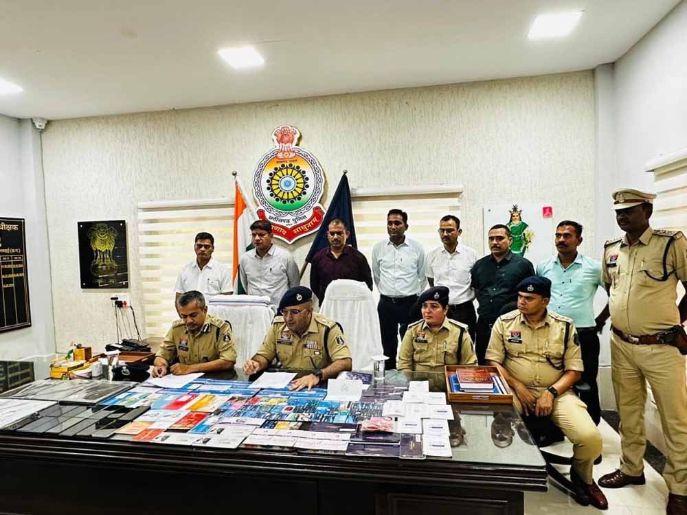 सोशल मीडिया पर साड़ी बेचने के बहाने ठगे 50 करोड़, पुलिस ने साइबर गिरोह का किया भंडाफोड़