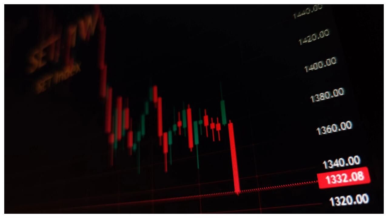 सेंसेक्स 450 अंक फिसला, निफ्टी भी 24750 से नीचे; क्यों भारतीय शेयर बाजार गिरा? सेंसेक्स 450 अंक फिसला, निफ्टी भी 24750 से नीचे; क्यों भारतीय शेयर बाजार गिरा?