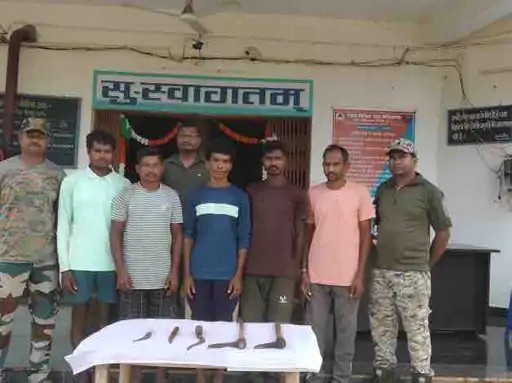 बीजापुर में मुखबिरी के शक में हत्या,7 नक्सली गिरफ्तार:पुलिस ने ग्रामीणों की हत्या में शामिल नक्सलियों को पकड़ा, वारदात में इस्तेमाल हथियार भी बरामद बीजापुर में मुखबिरी के शक में हत्या,7 नक्सली गिरफ्तार:पुलिस ने ग्रामीणों की हत्या में शामिल नक्सलियों को पकड़ा, वारदात में इस्तेमाल हथियार भी बरामद