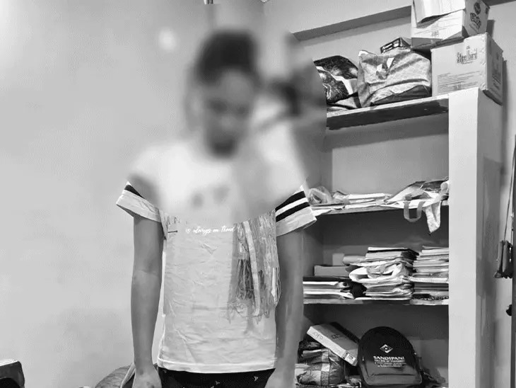 नर्सिंग छात्रा ने हॉस्टल में लगाई फांसी:बिलासपुर में क्लास के बाद अकेले लौटी, पंखे से लटकती मिली, अनजान नंबर से कॉल आ रहे थे नर्सिंग छात्रा ने हॉस्टल में लगाई फांसी:बिलासपुर में क्लास के बाद अकेले लौटी, पंखे से लटकती मिली, अनजान नंबर से कॉल आ रहे थे