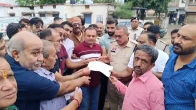 GPM: अग्रवाल और सिंधी समाज का आक्रोश, क्रांति सेना अध्यक्ष अमित बघेल की गिरफ्तारी की मांग को लेकर पुलिस को सौंपा ज्ञापन