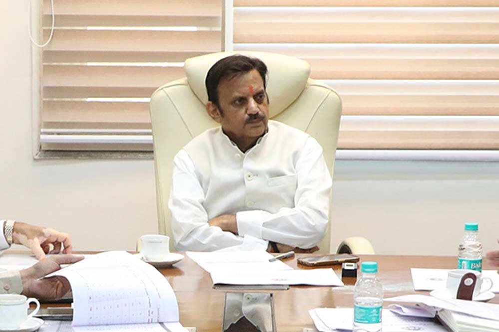 एयर एम्बुलेंस सेवाओं के प्रदाय में प्राथमिकता से निर्णय लें: उप मुख्यमंत्री  शुक्ल
