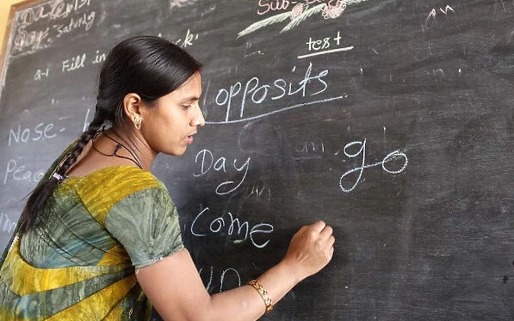 14 साल तक सैलरी लेते रहे चार अस्थायी शिक्षक, अधिकारियों ने हटाने में की गलती — मध्य प्रदेश में मामला 14 साल तक सैलरी लेते रहे चार अस्थायी शिक्षक, अधिकारियों ने हटाने में की गलती — मध्य प्रदेश में मामला