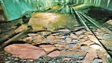 रेल पर मोंथा इफेक्ट:10 दिन में दूसरी बार भूस्खलन, इस बार सुरंग के अंदर गिरे बोल्डर, सुबह बहाल हुआ रूट