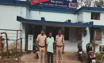 कॉन्स्टेबल की बाइक में आग लगाने वाला गिरफ्तार:दुर्ग में जुआ के अड्डे पर छापेमारी के दौरान लगाई थी आग, कार्रवाई से नाराज था