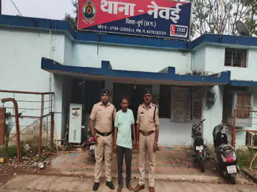 कॉन्स्टेबल की बाइक में आग लगाने वाला गिरफ्तार:दुर्ग में जुआ के अड्डे पर छापेमारी के दौरान लगाई थी आग, कार्रवाई से नाराज था