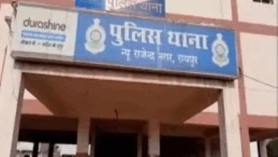 रायपुर में कलर्स मॉल के बाहर महिला का पर्स स्नेचिंग:2 लड़के बाइक से आए, धक्का देकर पर्स छीने और भागे; नगद-मोबाइल की लूट