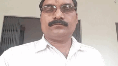 इंजीनियर,पटवारी-ऑपरेटर 2 लाख रिश्वत लेते पकड़ाए:मनेंद्रगढ़ में बिल-पास कराने मांगे 21 हजार, चांपा में मुआवजा राशि निकालने 1.80 की डिमांड; ACB ने किया ट्रैप