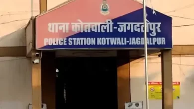पिकअप ड्राइवर को बदमाशों ने पीटा:ओवरटेक कर रास्ता रोका, गाड़ी से बाहर निकालकर मुक्का ही मुक्का मारा, सिर फोड़ा, FIR दर्ज