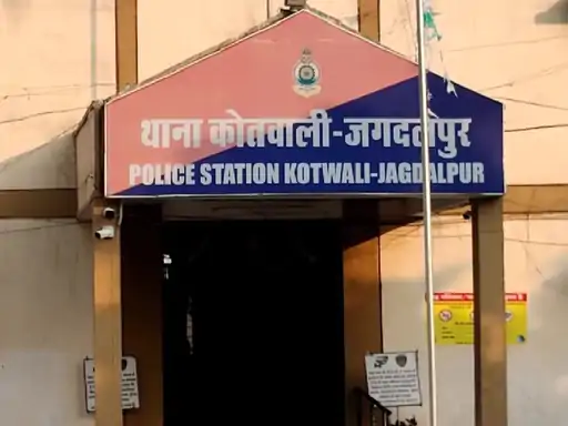 पिकअप ड्राइवर को बदमाशों ने पीटा:ओवरटेक कर रास्ता रोका, गाड़ी से बाहर निकालकर मुक्का ही मुक्का मारा, सिर फोड़ा, FIR दर्ज