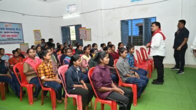 बीजापुर के पुनर्वास केंद्र में डिप्टी सीएम, पुनर्वासित युवाओं से की मुलाकात, नक्सल उन्मूलन और विकास कार्यों की समीक्षा बैठक भी ली