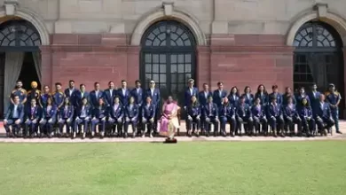 महिला विश्वकप 2025 के ख़िताब के साथ राष्ट्रपति द्रौपदी मुर्मू से मिली भारतीय टीम, बुधवार को PM मोदी से की थी मुलाकात
