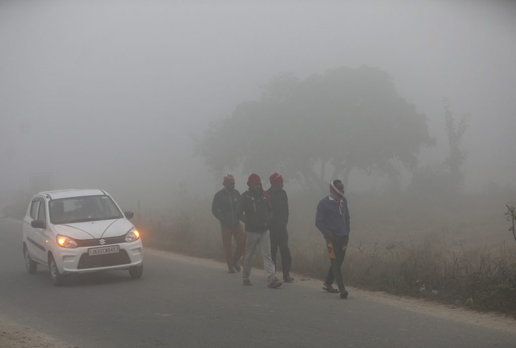बादल छंटने के बाद न्यूनतम तापमान में आई गिरावट, रात में महसूस होने लगी ठंड