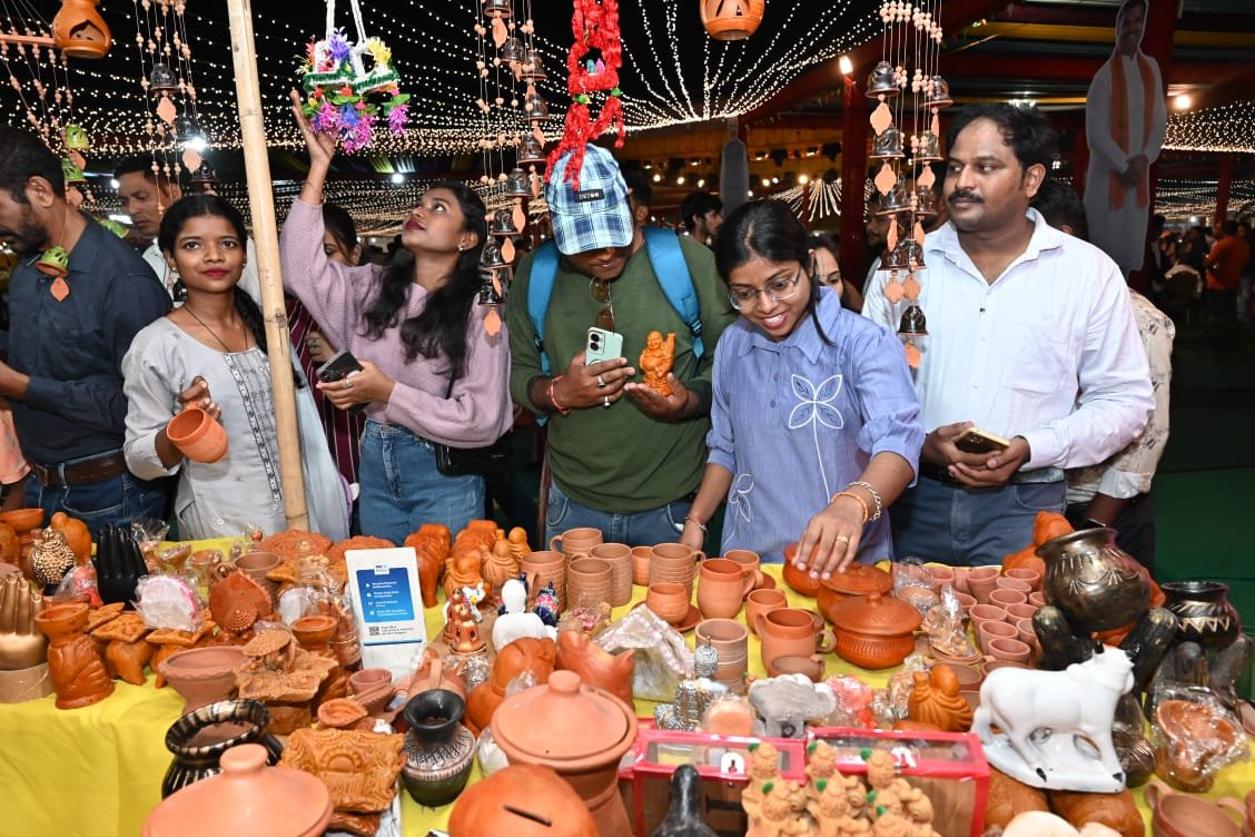 शिल्पग्राम में झलकी छत्तीसगढ़ की परंपरा और रचनात्मकता