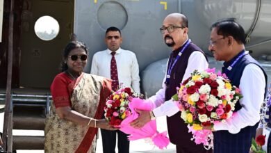 राष्ट्रपति द्रौपदी मुर्मु का अंबिकापुर के हैलीपैड में राज्यपाल और सीएम साय ने किया स्वागत