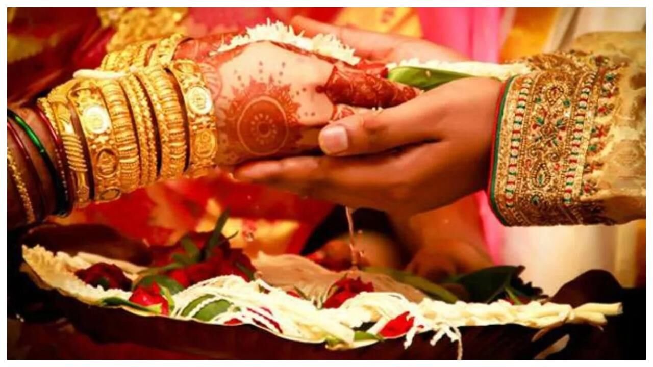 शादी में मिलने वाले गिफ्ट पर टैक्स लगता है या नहीं? क्या कहता है कानून शादी में मिलने वाले गिफ्ट पर टैक्स लगता है या नहीं? क्या कहता है कानून